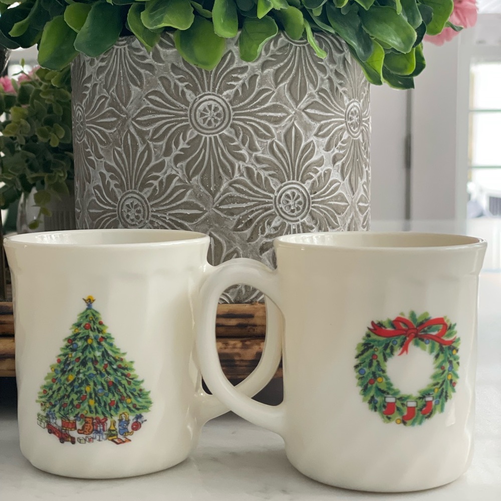 Vintage Salem Glass holiday milk Glass mugs.